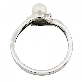 9ct white gold pearl/diamond Ring size O